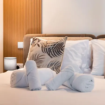 Apartment Mercury Delightful With Pool Access By Arcobnb
